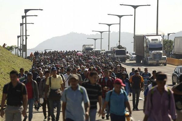 EE.UU. podría enviar hasta 15.000 militares a frontera frente a caravanas