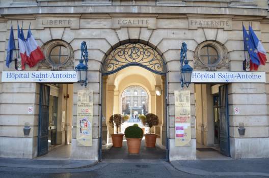 Víctima del éxito, hospital parisino anula campaña que ofrecía 50 euros por donar heces