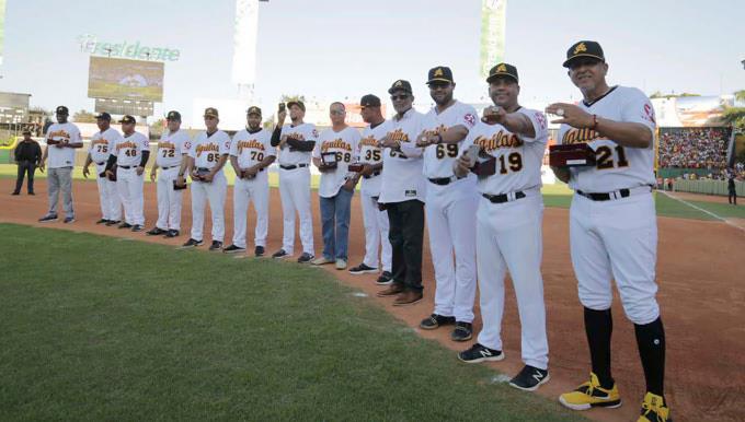 La recia ofensiva del Licey deja tendidas a las Águilas