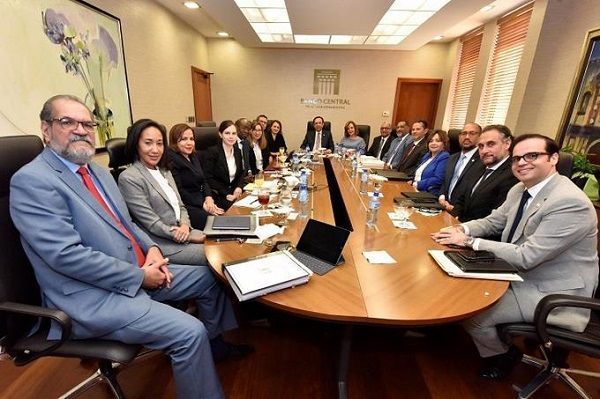Valdez Albizu resaltó en una reunión con el FMI el alto crecimiento con baja inflación de RD