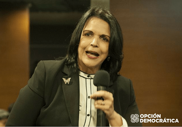 Minou encabeza misión electoral de OEA observará referendum en Peru