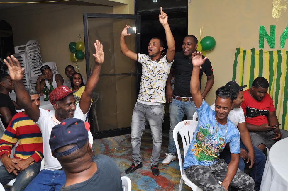 Parte de los choferes durane el ambiente de fiestas y confraternidad