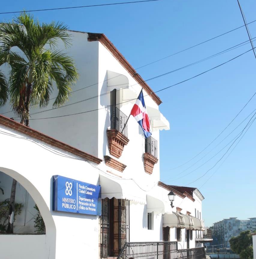 Parte frontal de las instalaciones de Fiscalía Comunitaria de Ciudad Colonial