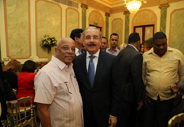 Presidente Danilo Medina agasaja dueños de periódicos digitales