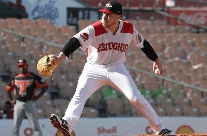 Cinco pitchers rojos blanquean a los Toros en estreno Escogido