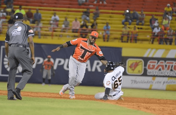 Harold Araúz lidera blanqueada a Águilas