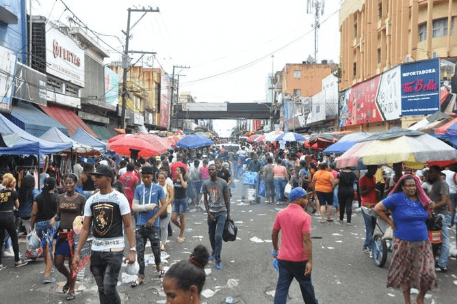 Convierten la Duarte en vía peatonal en víspera de la Nochebuena
