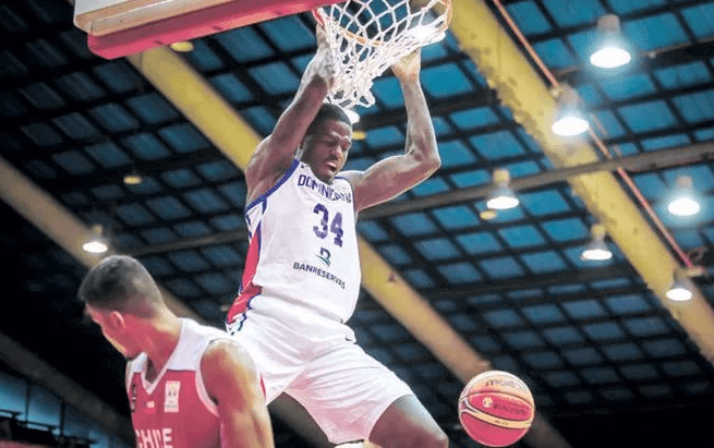 Dominicana logra triunfo y mantiene chance mundialista