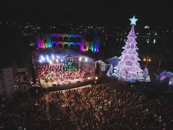 Festiva noche en Plaza España