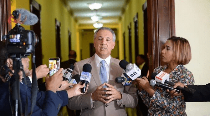 País contrata lobbistas porque es algo normal