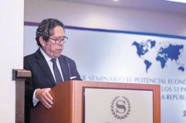 González propone uso tecnología en plásticos