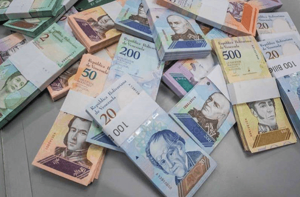 El bolívar venezolano se devalúa un 9,17 % tras los anuncios económicos de Maduro