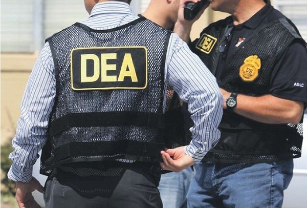 Agente DEA robó millones