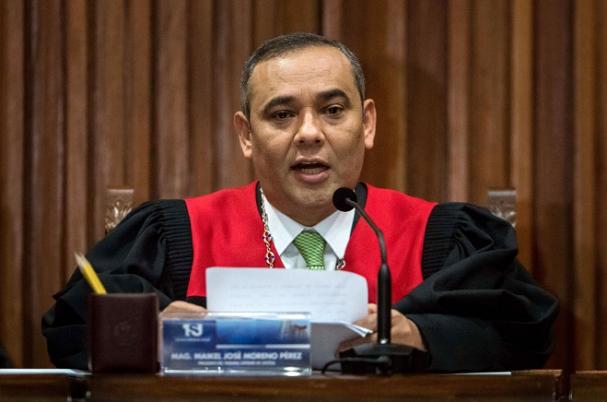 Supremo de Venezuela prohíbe a Guaidó salir del país y congela sus cuentas