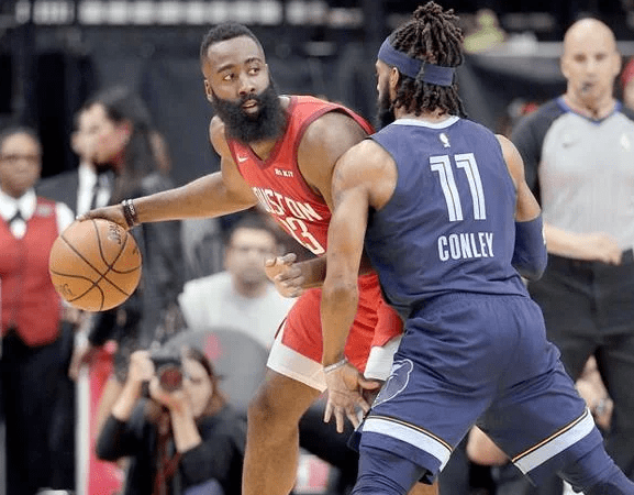 Harden supera a Robertson, iguala con Kobe y Jordan