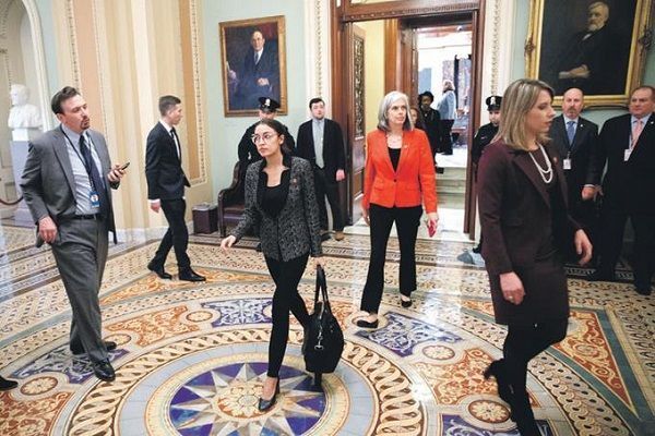 El Senado de EE.UU. tumba dos propuestas para reabrir la Administración