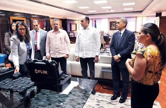 Donan equipos tecnológicos para agilizar el comercio
