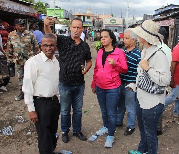 Pro Consumidor exige a los Ayuntamientos intervenir mercados donde impera desorden y suciedad