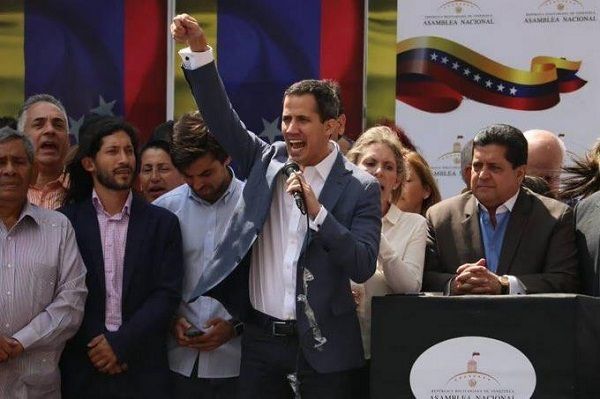 Parlamento aprueba 6 embajadores y ya son 33 los representantes de Guaidó