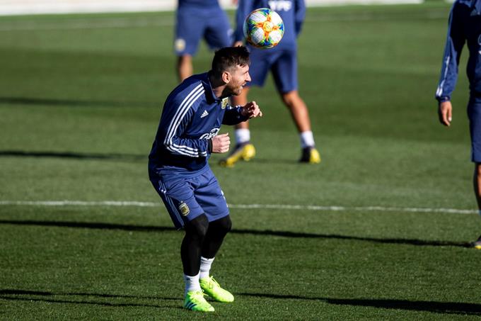 Lionel Messi estará en alineación titular hoy frente a Venezuela