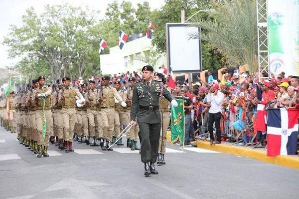 Medina encabezó el desfile de Batalla del 19 de Marzo