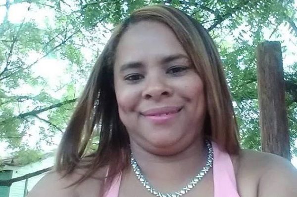 Hombre mata su mujer por que se dilato en el baño