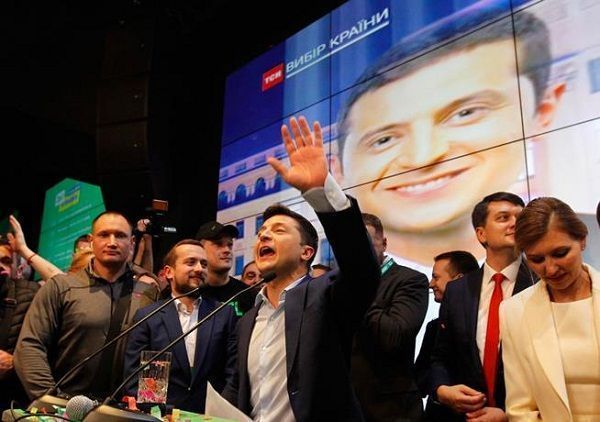El comediante y actor Zelenski desbanca al presidente Poroshenko