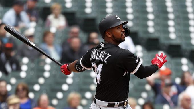 Eloy Jiménez y Wellington Castillo pegan jonrones en causa perdida de los Medias Blancas