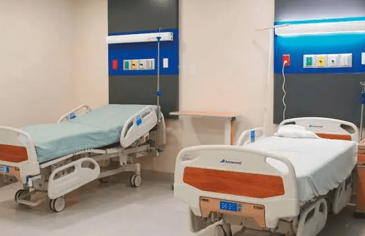 El Gobierno entregará diez hospitales este año