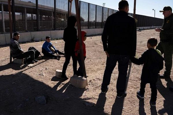 Juez da seis meses para identificación de menores separados en frontera de EEUU