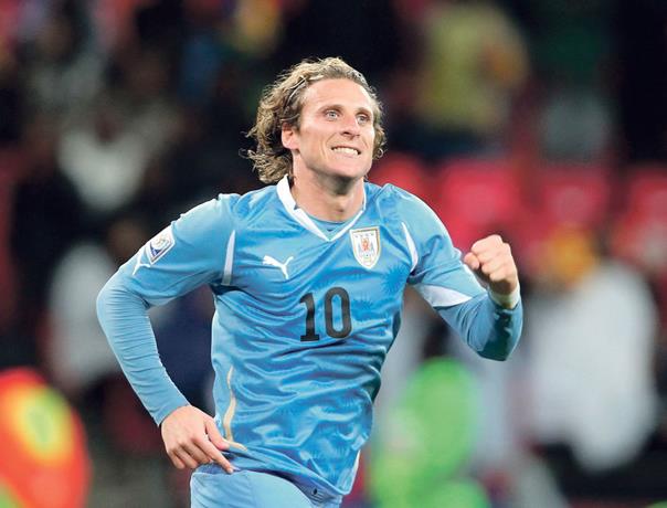 Leyenda Diego Forlán entre el retiro y la continuidad