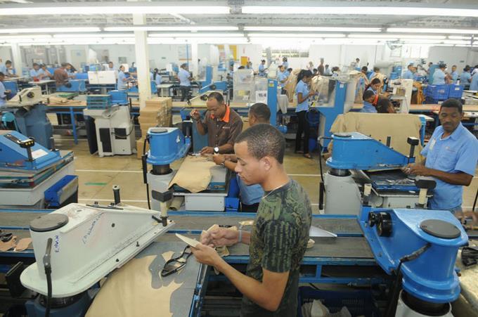 Los jóvenes devengan menos de RD$14,000