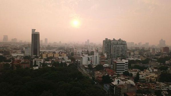 México llama a no salir de sus casas por la contaminación