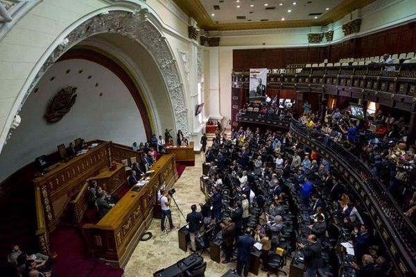 Asamblea despoja de fuero a 5 diputados