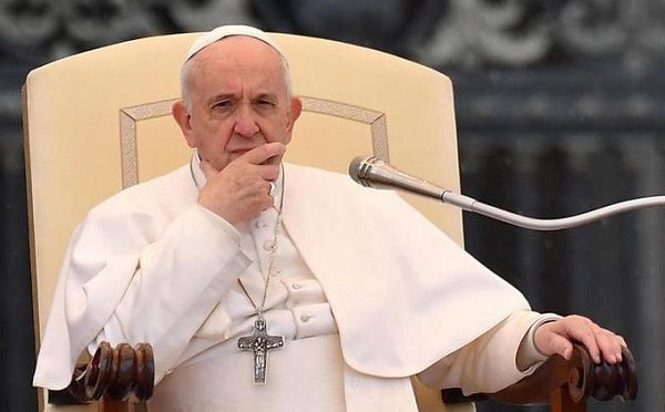 Papa reconoce que gracias a los periodistas entendió los escándalos en Chile