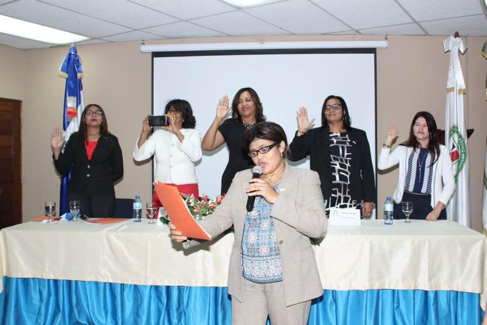 Mariluz Arias E. y directiva de la Red de Contadoras Dominicanas