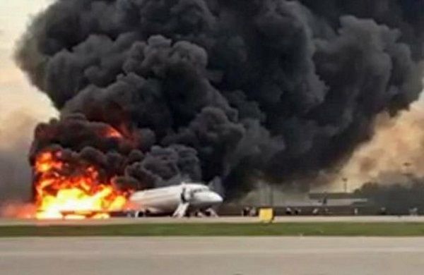 Confirmados 41 muertos en el siniestro de un avión en un aeropuerto de Moscú