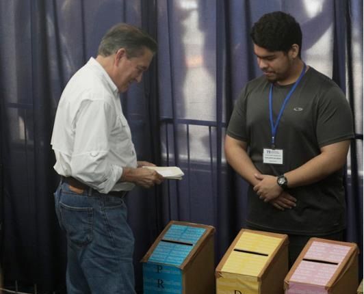 Cortizo lleva ventaja en cerrada votación por la presidencia de Panamá