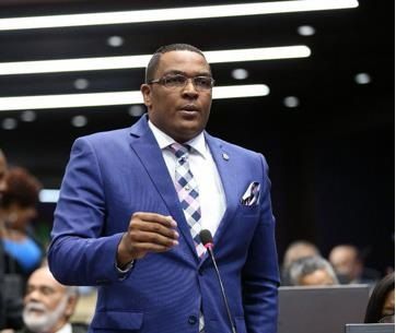 Diputado advierte plan en su contra ante Procurador