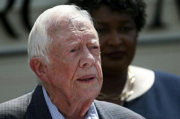 El expresidente de EE.UU. Jimmy Carter se recupera de una cirugía de cadera