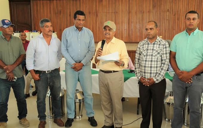 Entregan 8.8 millones a ganaderos de San Juan
