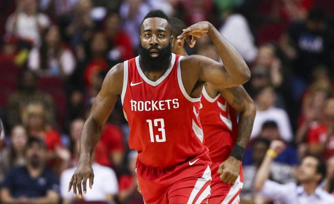 James Harden anota triple decisivo y los Rockets vencen a los Warriors