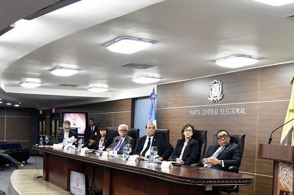 Junta elimina el voto de arrastre en 26 provincias y lo mantiene en 5 y DN