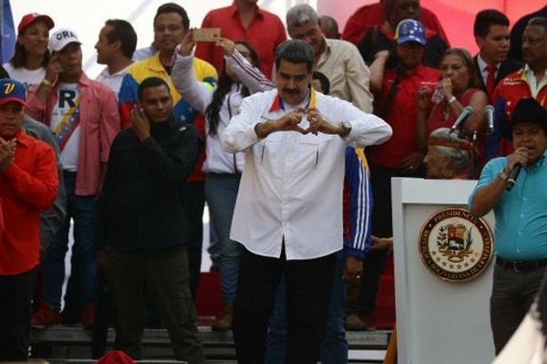 Maduro recicla opción del diálogo tras un año de su controvertida reelección
