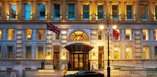 Trump reserva un piso de lujoso hotel en Londres cuya suite cuesta $24,500 la noche