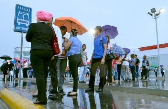 Lluvias y ráfagas de vientos en algunas zonas por vaguada y onda tropical