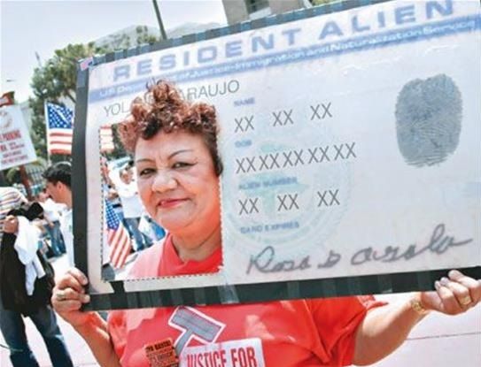 Asamblea de NY aprueba dar licencias de conducir a migrantes