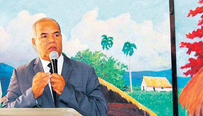 Ramos destaca los aportes del tabaco a la economía dominicana