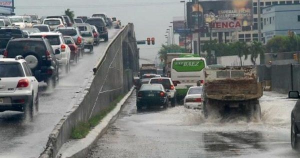 Se esperan para hoy aguaceros de fuertes a moderados; diez provincias siguen en alerta