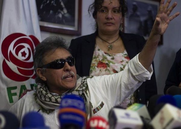 El exlíder de las FARC causa nueva controversia por abandonar esquema de seguridad